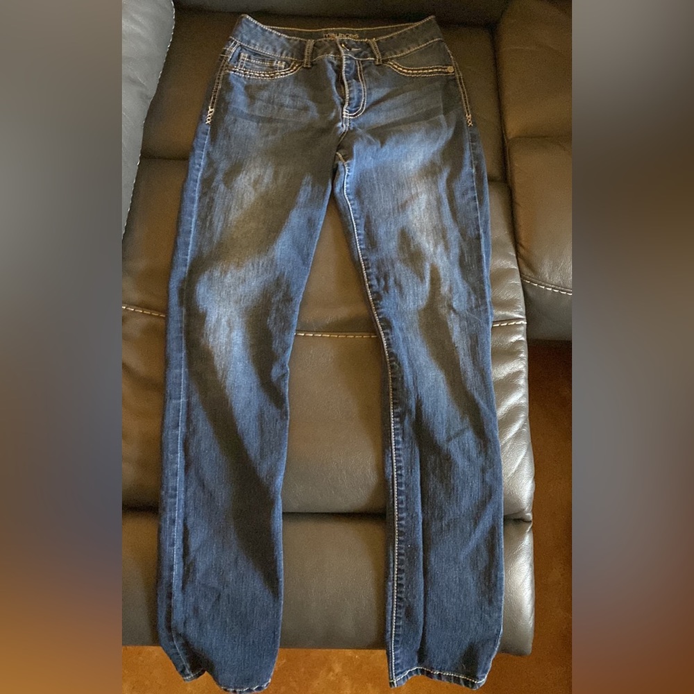 I’m selling high-rise jeggings. The brand is Maurices, size medium.